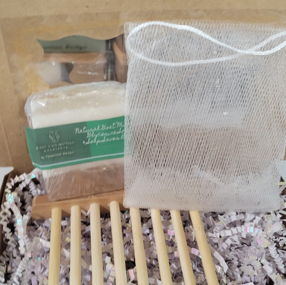 PureandNatural Goat Milk Soap gift box aprox 4 oz w pouch & dish Gift Box - Picture 8 of 12